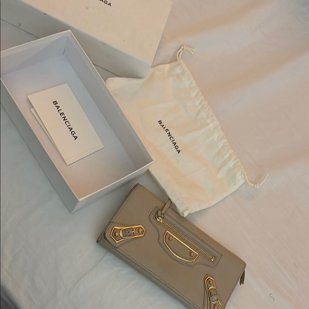 Balenciaga Beige Leather Wallet - Picture 3 of 11